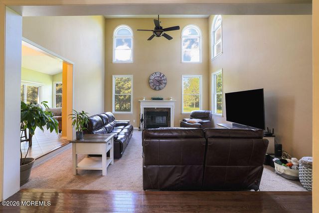 18 Willow Court, Manahawkin, NJ 08050