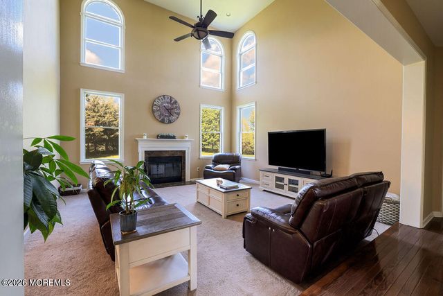 18 Willow Court, Manahawkin, NJ 08050