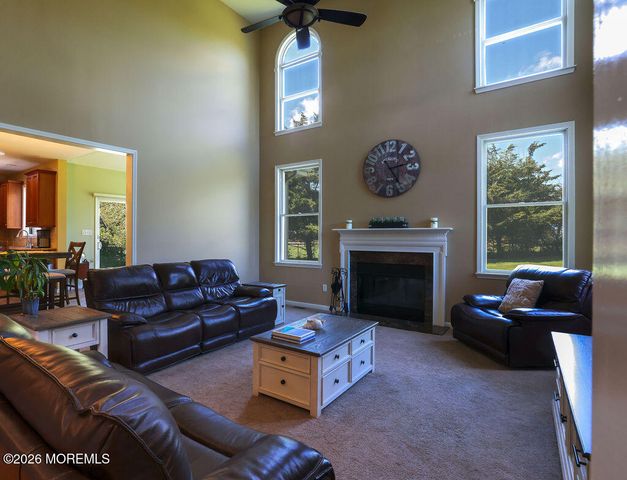 18 Willow Court, Manahawkin, NJ 08050