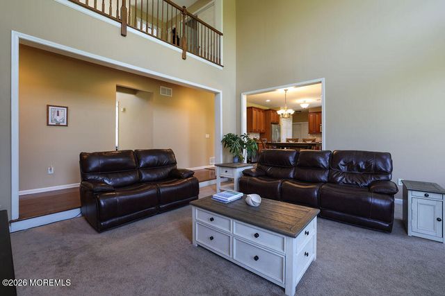 18 Willow Court, Manahawkin, NJ 08050