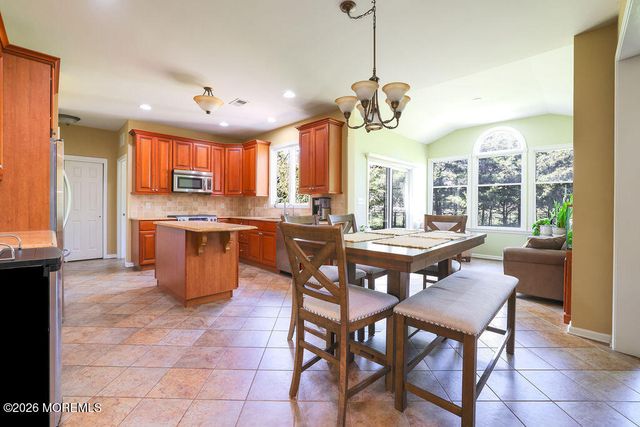 18 Willow Court, Manahawkin, NJ 08050