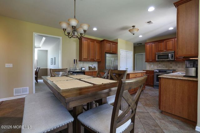 18 Willow Court, Manahawkin, NJ 08050