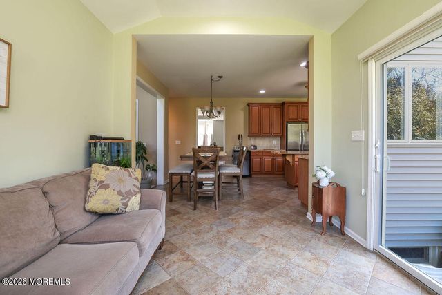 18 Willow Court, Manahawkin, NJ 08050