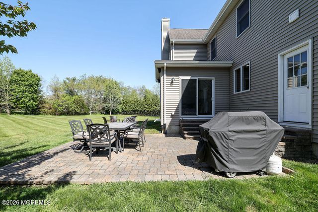 18 Willow Court, Manahawkin, NJ 08050
