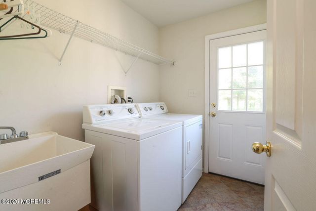 18 Willow Court, Manahawkin, NJ 08050