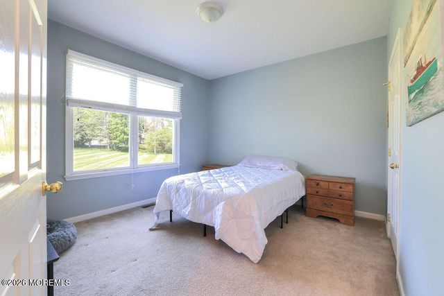18 Willow Court, Manahawkin, NJ 08050