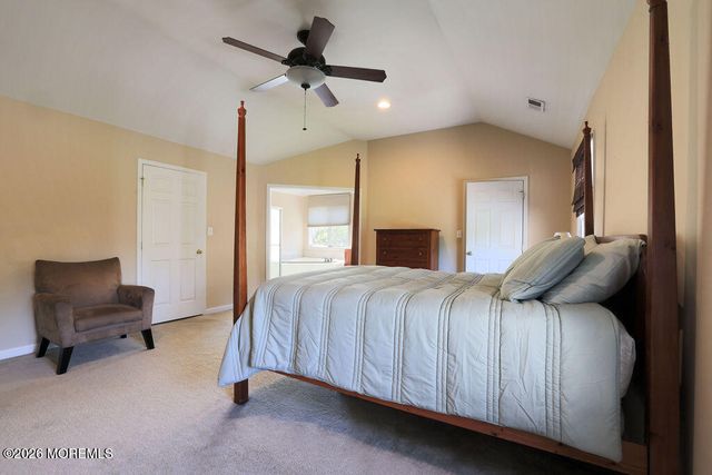 18 Willow Court, Manahawkin, NJ 08050