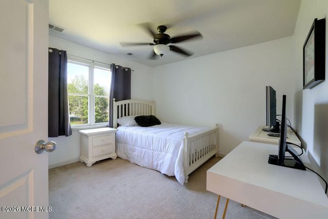 18 Willow Court, Manahawkin, NJ 08050