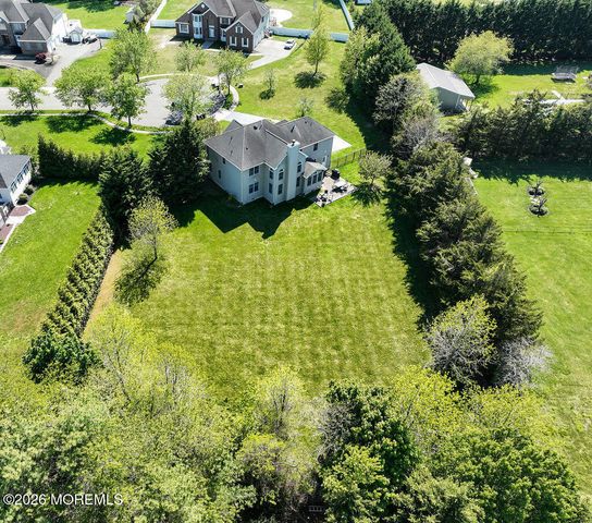 18 Willow Court, Manahawkin, NJ 08050