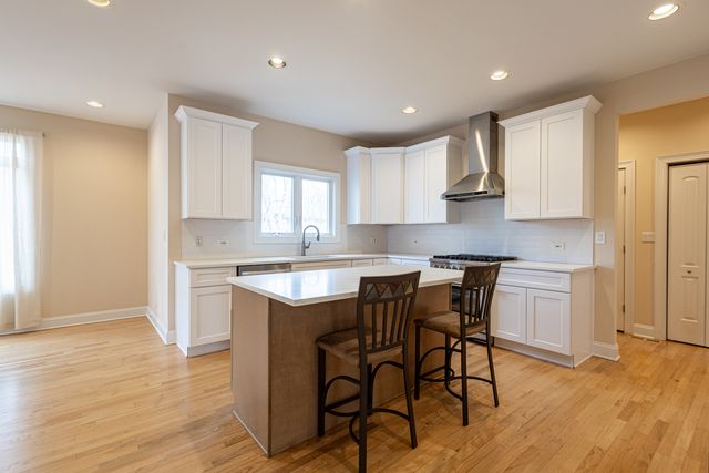 6441 Blackhawk Trail, Indian Head Park, IL 60525