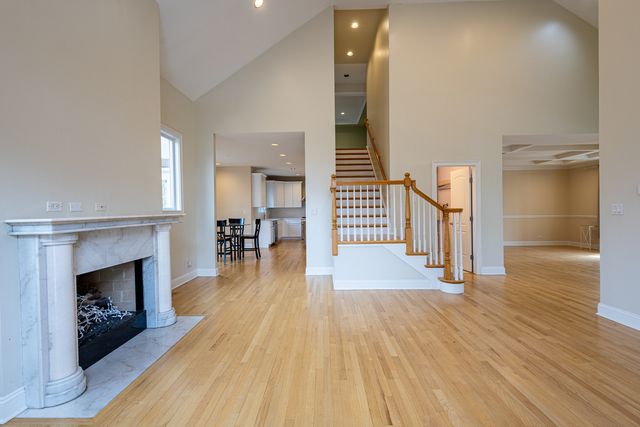6441 Blackhawk Trail, Indian Head Park, IL 60525