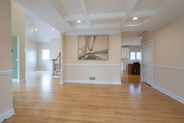 6441 Blackhawk Trail, Indian Head Park, IL 60525