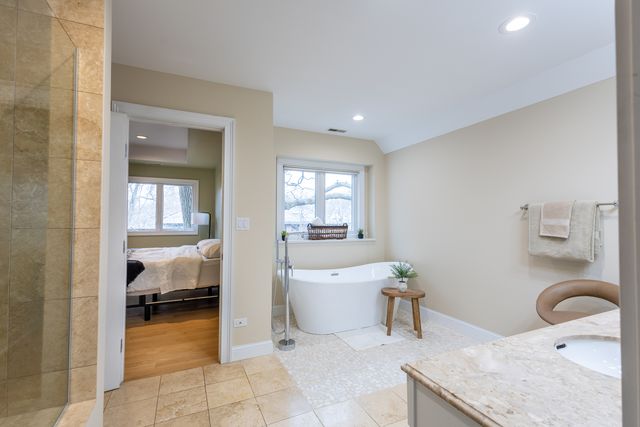 6441 Blackhawk Trail, Indian Head Park, IL 60525
