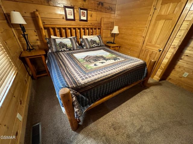 3216 White Falcon Way, Pigeon Forge, TN 37863