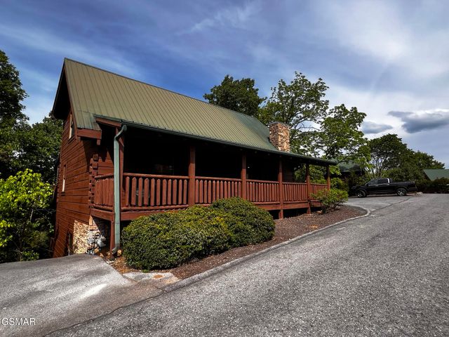 3216 White Falcon Way, Pigeon Forge, TN 37863