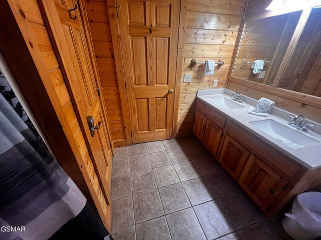 3216 White Falcon Way, Pigeon Forge, TN 37863