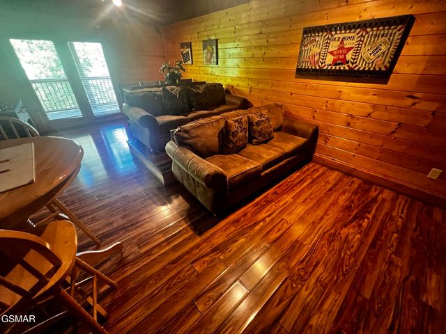 3216 White Falcon Way, Pigeon Forge, TN 37863