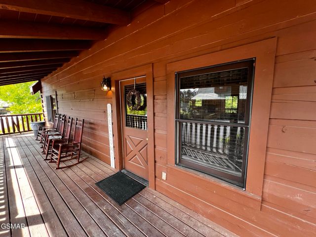 3216 White Falcon Way, Pigeon Forge, TN 37863