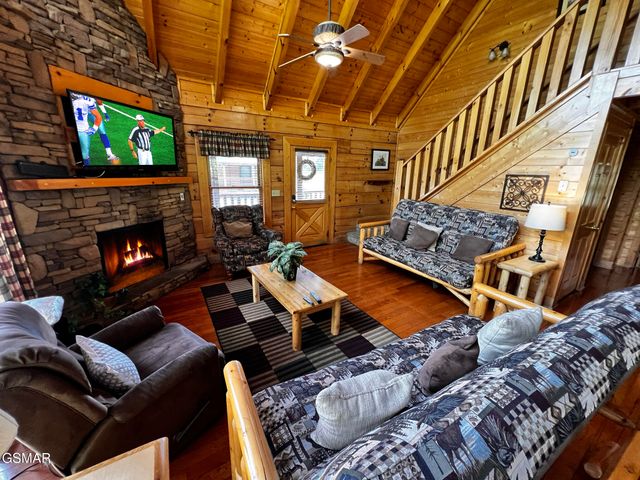 3216 White Falcon Way, Pigeon Forge, TN 37863