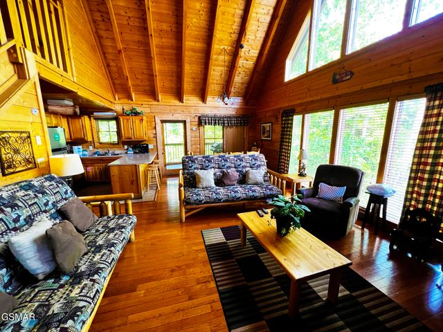 3216 White Falcon Way, Pigeon Forge, TN 37863