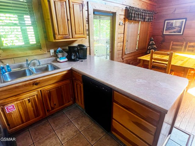 3216 White Falcon Way, Pigeon Forge, TN 37863
