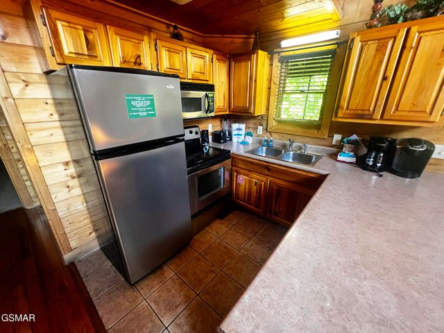 3216 White Falcon Way, Pigeon Forge, TN 37863