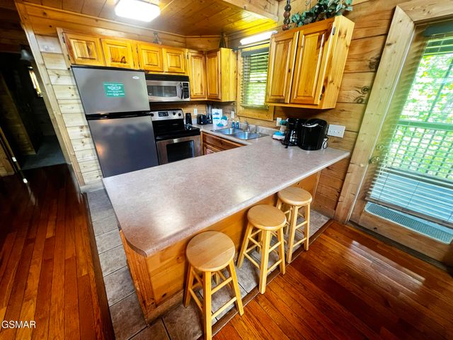 3216 White Falcon Way, Pigeon Forge, TN 37863