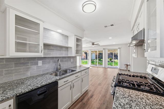 429 Blueberry Lane, Grand Prairie, TX 75052