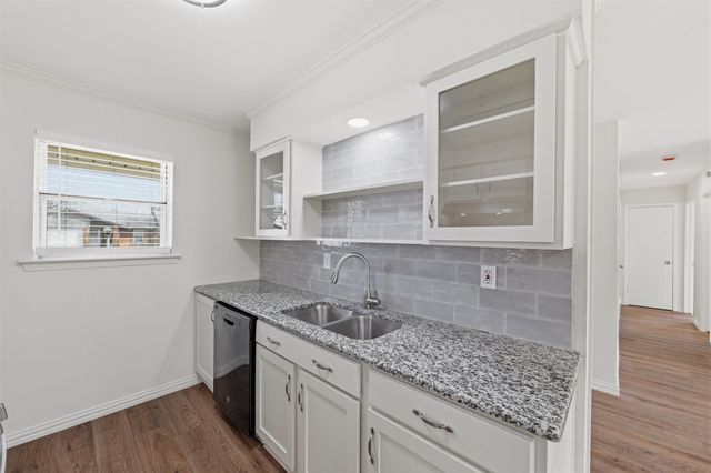 429 Blueberry Lane, Grand Prairie, TX 75052