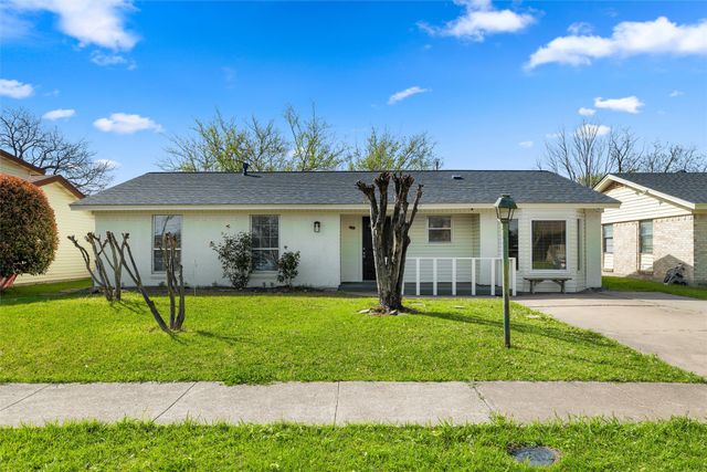 429 Blueberry Lane, Grand Prairie, TX 75052