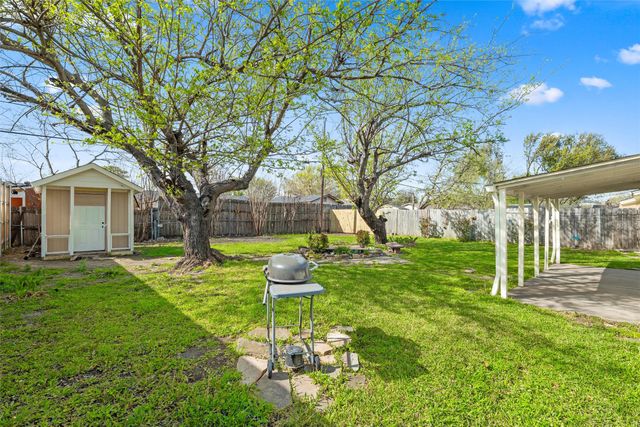 429 Blueberry Lane, Grand Prairie, TX 75052