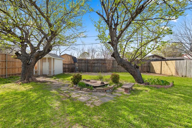 429 Blueberry Lane, Grand Prairie, TX 75052