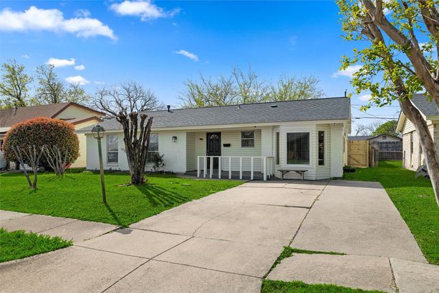 429 Blueberry Lane, Grand Prairie, TX 75052