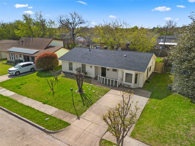 429 Blueberry Lane, Grand Prairie, TX 75052