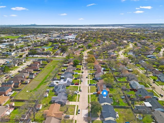 429 Blueberry Lane, Grand Prairie, TX 75052