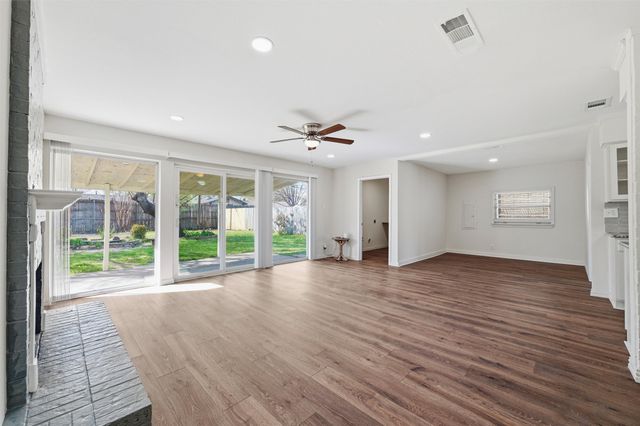 429 Blueberry Lane, Grand Prairie, TX 75052