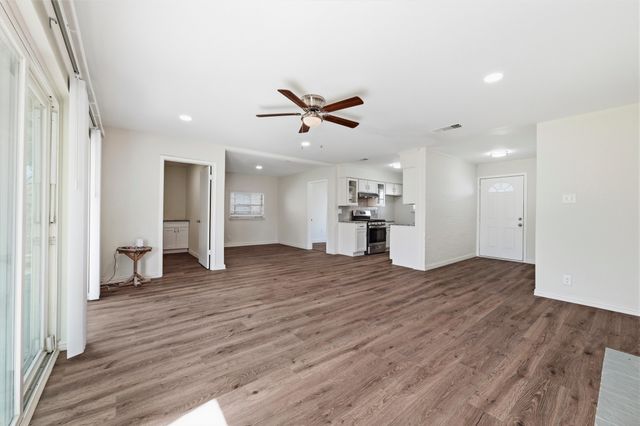 429 Blueberry Lane, Grand Prairie, TX 75052