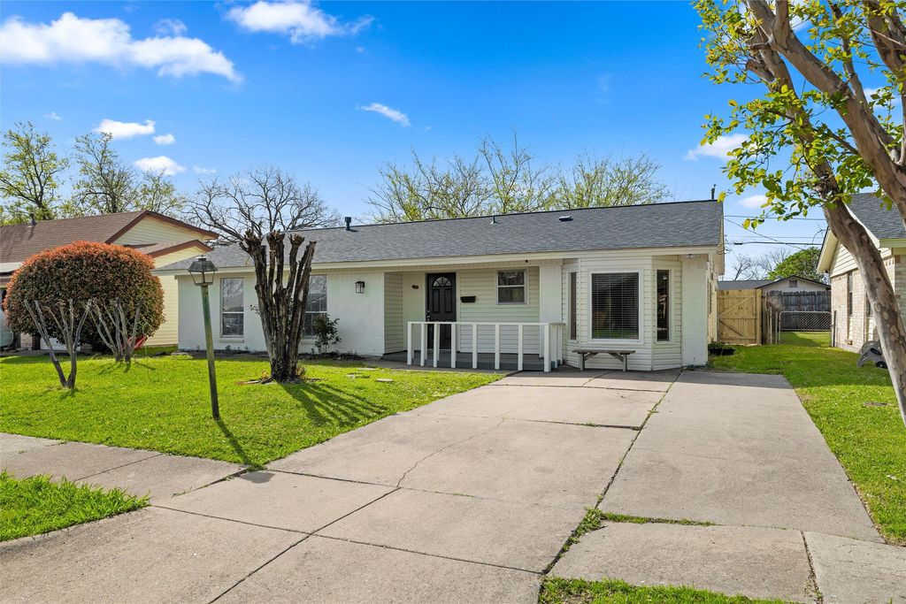 429 Blueberry Lane, Grand Prairie, TX 75052