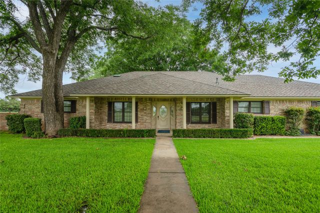 135 Private Road 2526, Meridian, TX 76665