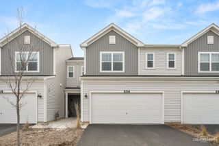 556 Comstock Road, South Elgin, IL 60177