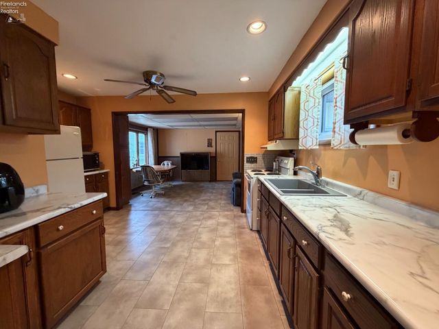 E 405 Parish Street, Sandusky, OH 44870