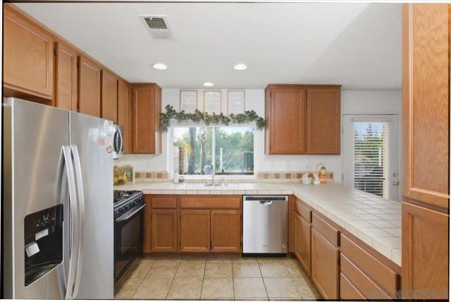 1964 Arbor Glen, Escondido, CA 92025