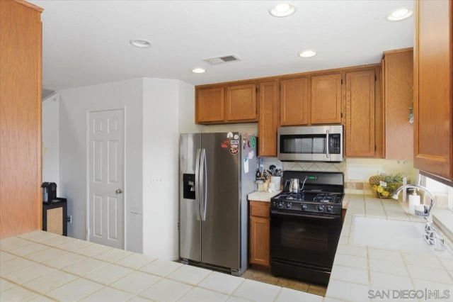 1964 Arbor Glen, Escondido, CA 92025