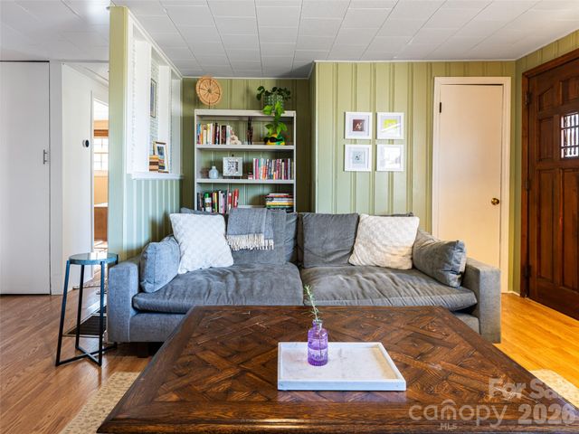 44 Presbyterian Church Road, Mills River, NC 28759