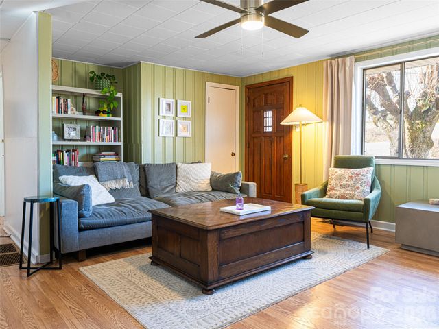 44 Presbyterian Church Road, Mills River, NC 28759