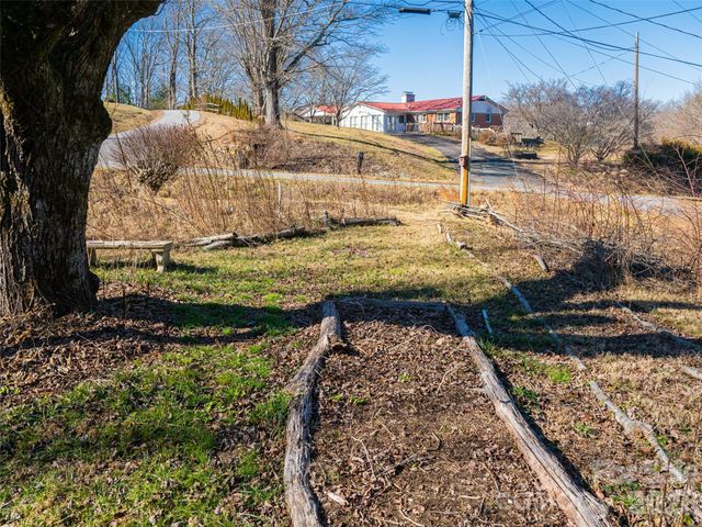 44 Presbyterian Church Road, Mills River, NC 28759