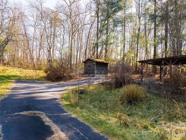 44 Presbyterian Church Road, Mills River, NC 28759