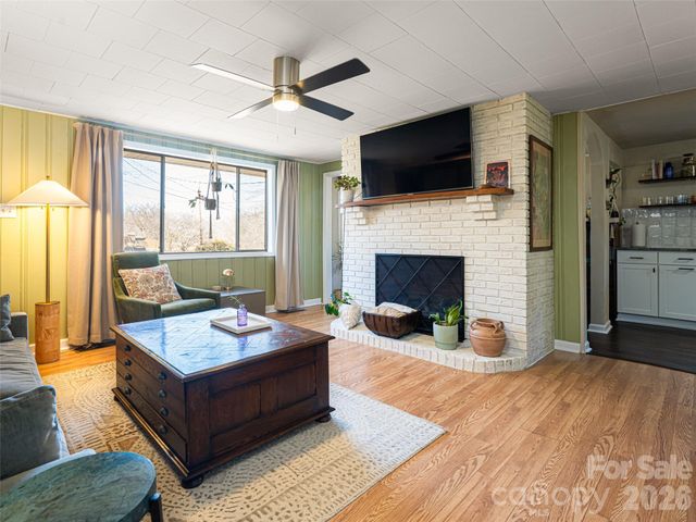 44 Presbyterian Church Road, Mills River, NC 28759