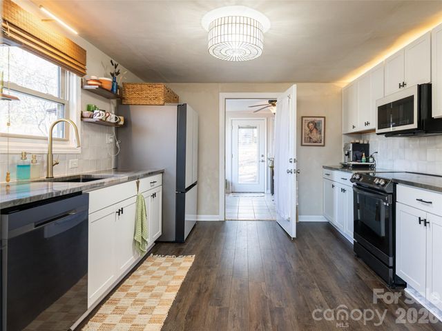 44 Presbyterian Church Road, Mills River, NC 28759