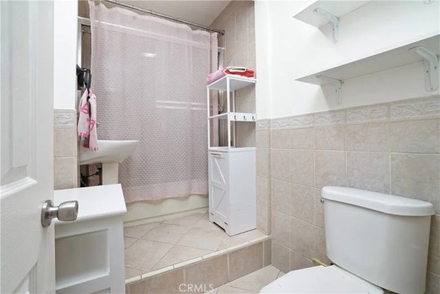 7802 Adwen, Downey, CA 90241